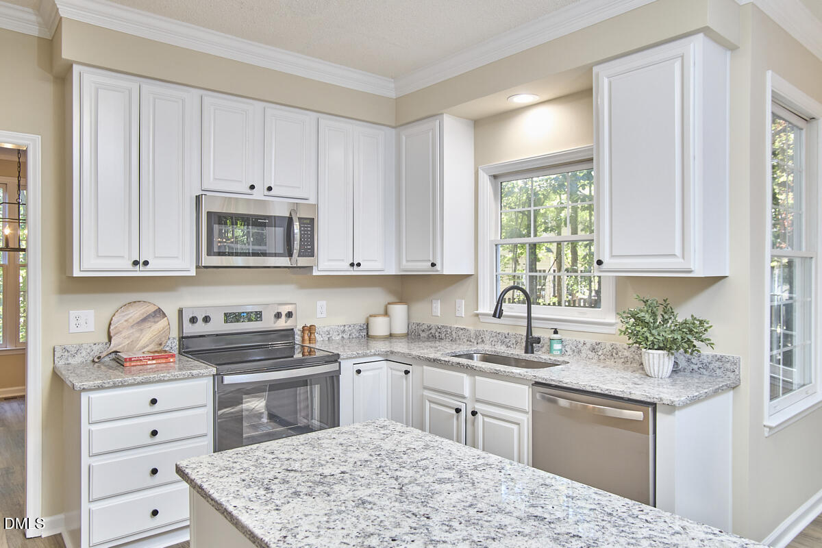 2800 Shofield Court Raleigh, NC 27615 - Photo 9 of 38 9 - Kitchen