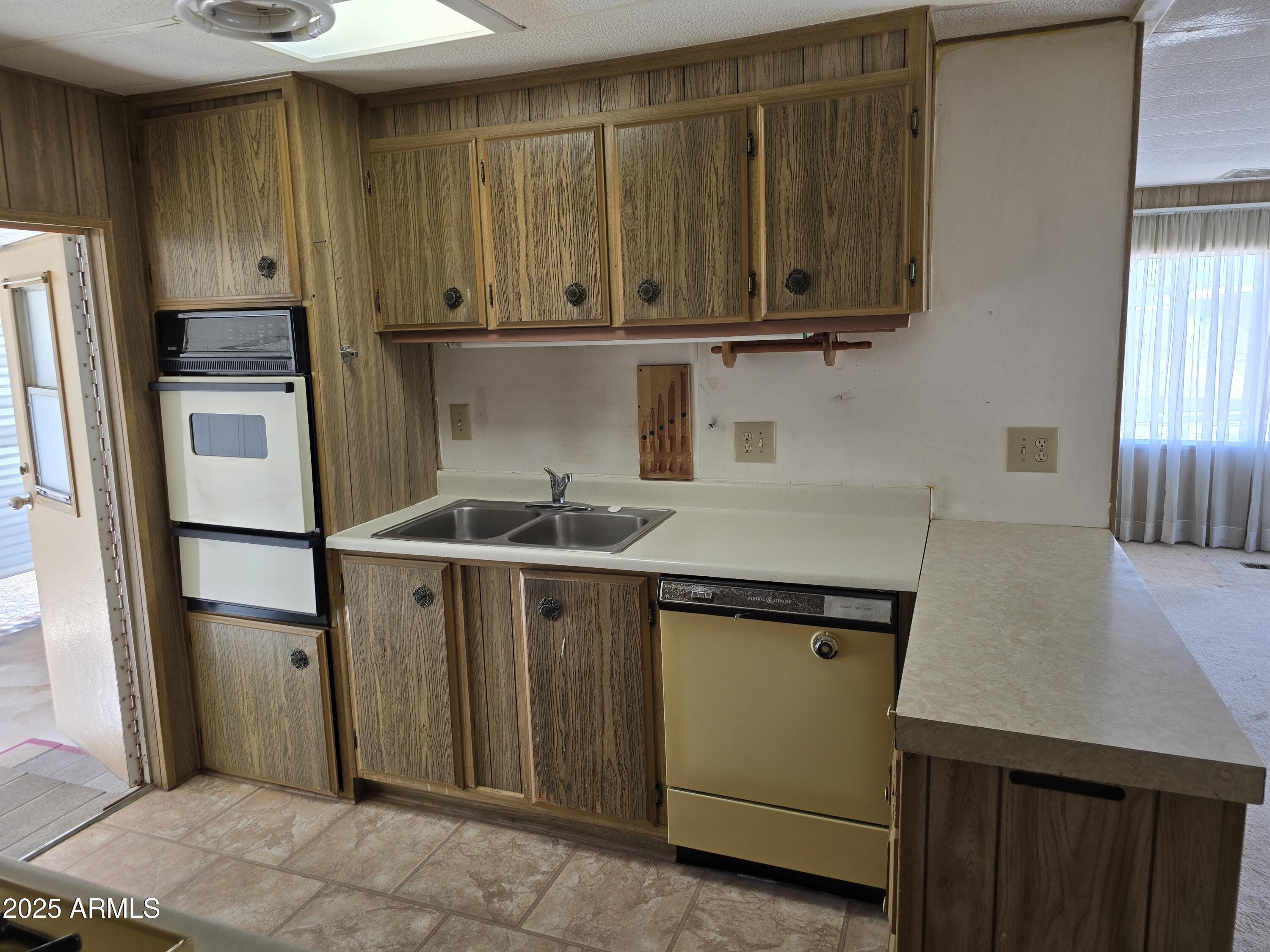 201 West Rama Drive Green Valley, AZ 85614 - Photo 5 of 22 20250328_145731