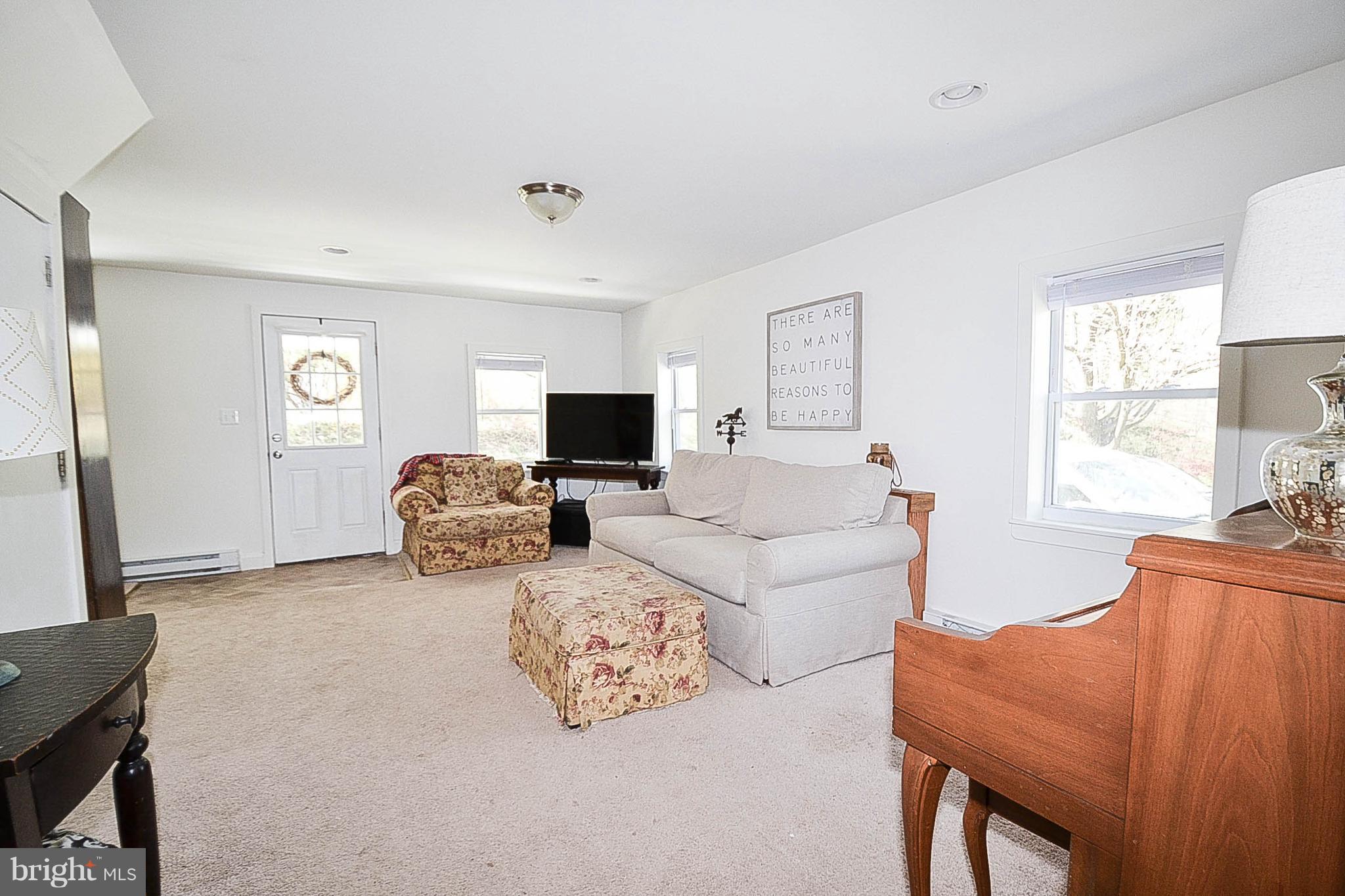 7109 Edgemont Road Frederick, MD 21702 - Photo 9 of 21 Living Room