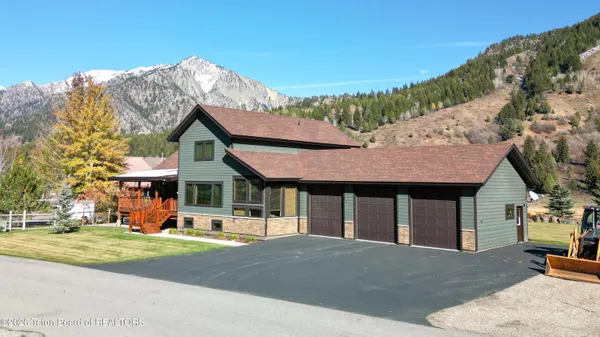 $1,199,000 | 513 3 Rivers Drive, Alpine, WY 83128