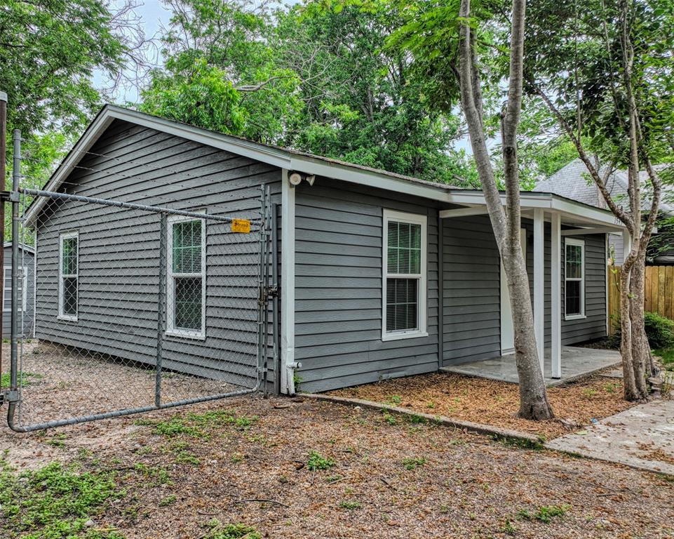 1545 Reuter Avenue Waco, TX 76708 - Photo 5 of 31 Side View of the home