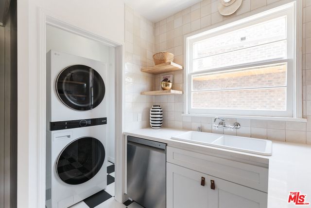 $875,000 | 515 1/2 Rose Avenue, Venice, CA 90291