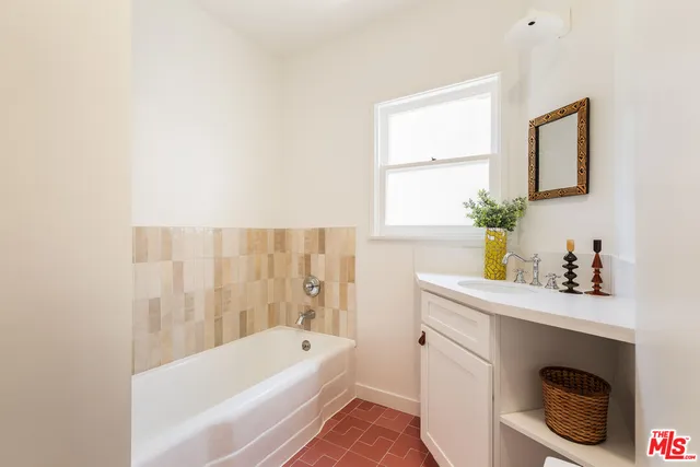 $795,000 | 515 1/2 Rose Avenue, Venice, CA 90291