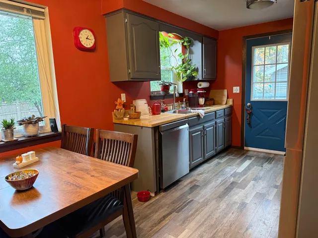 $259,900 | 1230 South Telulah Avenue, Appleton, WI 54915