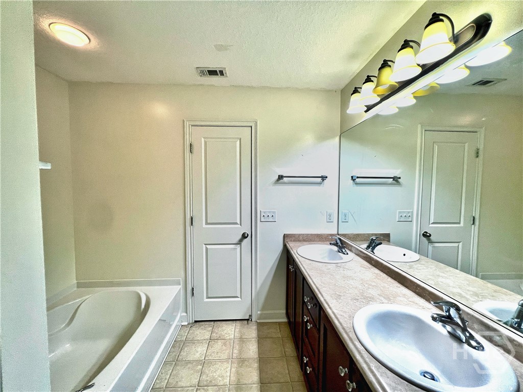 219 Augusta Way Hinesville, GA 31313 - Photo 15 of 30