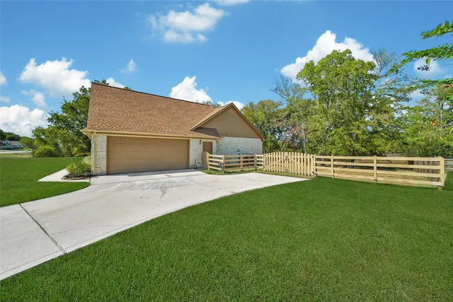 $614,900 | 22100 Stone Creek Lane, Montgomery, TX 77316