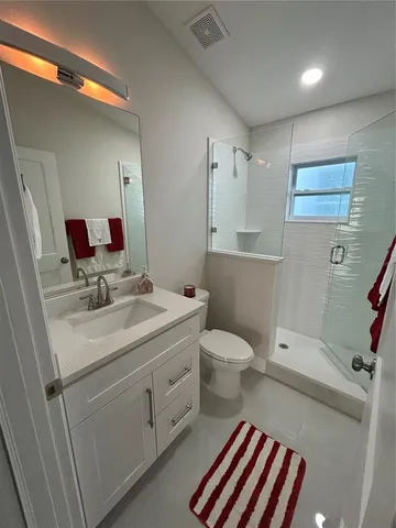 a view of an empty room with a ceiling fan