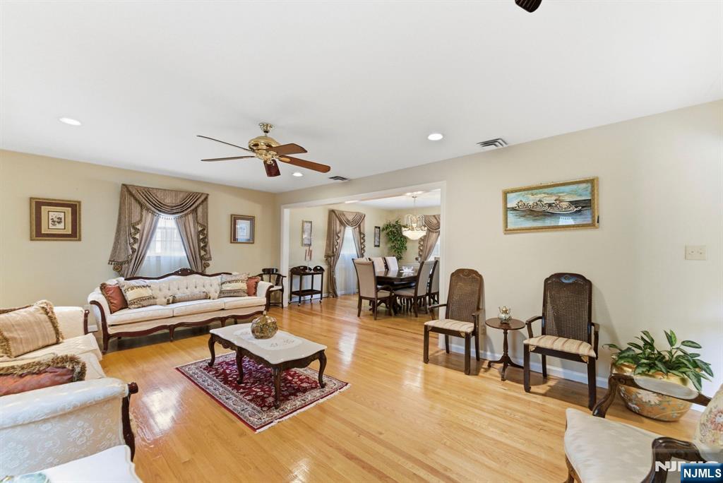 735 Linwood Avenue Ridgewood, NJ 07450 - Photo 4 of 46