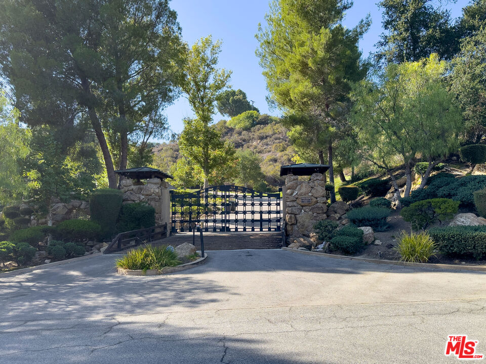 24600 Thousand Peaks Road Calabasas, CA 91302 - Photo 15 of 24