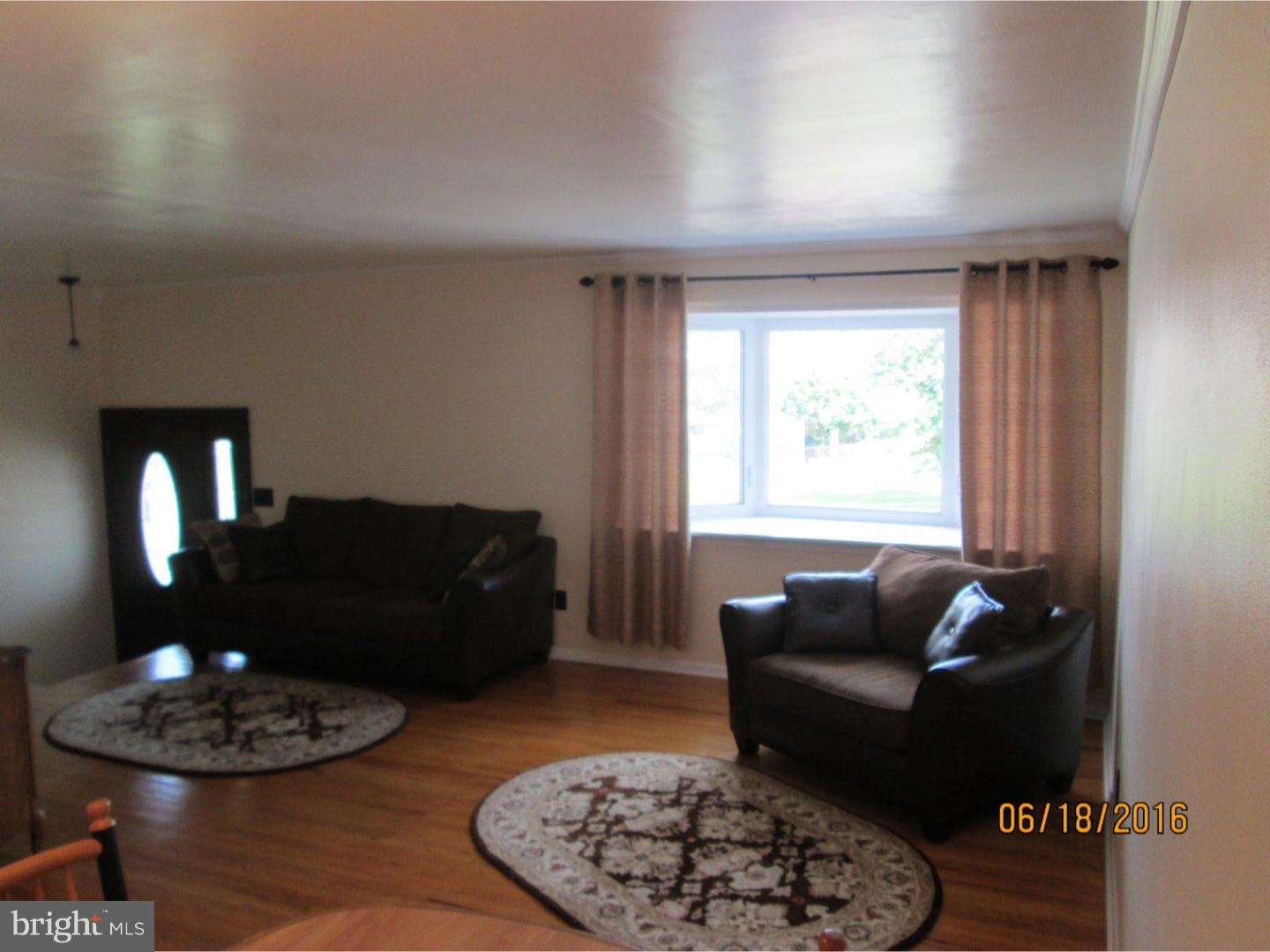 9814 Hardy Road Philadelphia, PA 19115 - Photo 3 of 20 Living Room