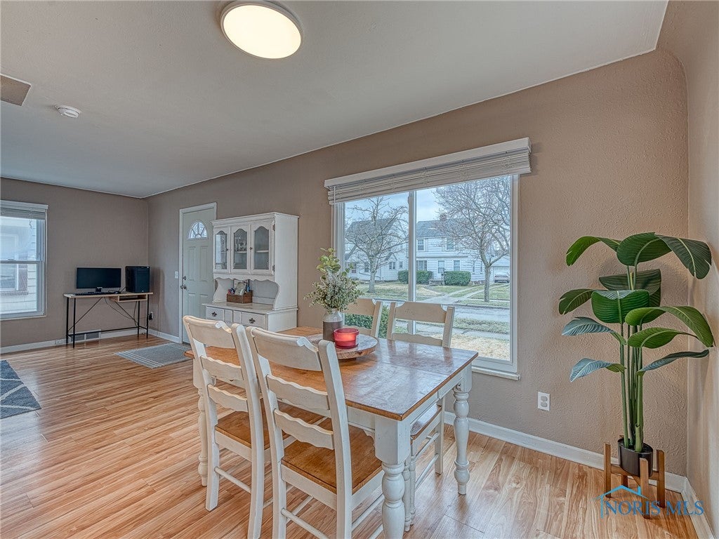 912 Waybridge Road Toledo, OH 43612 - Photo 10 of 28 Gallery Image 10