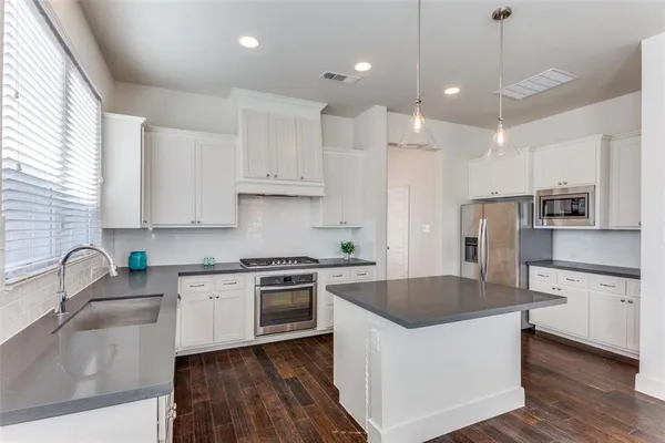 $3,750 | 402 Templeton Drive, Fort Worth, TX 76107