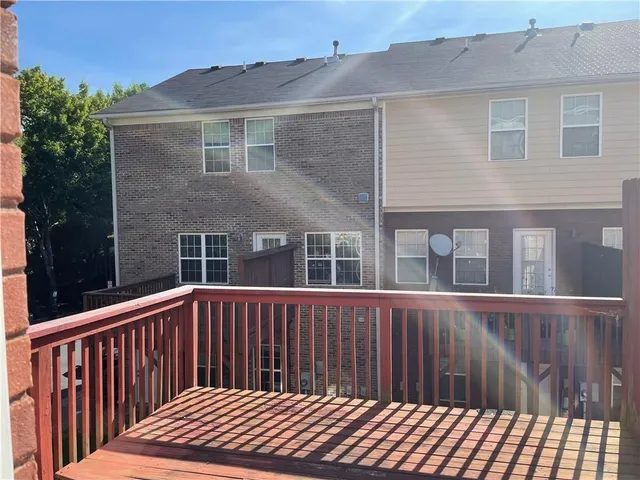 a view of empty room with ceiling fan