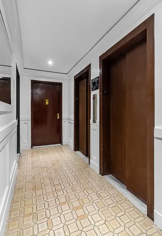 a view of entryway with a livingroom