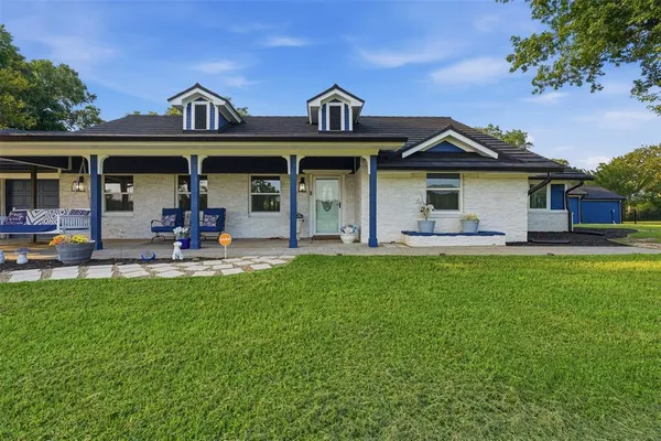 $850,000 | 1985 East Renfro Street, Burleson, TX 76028