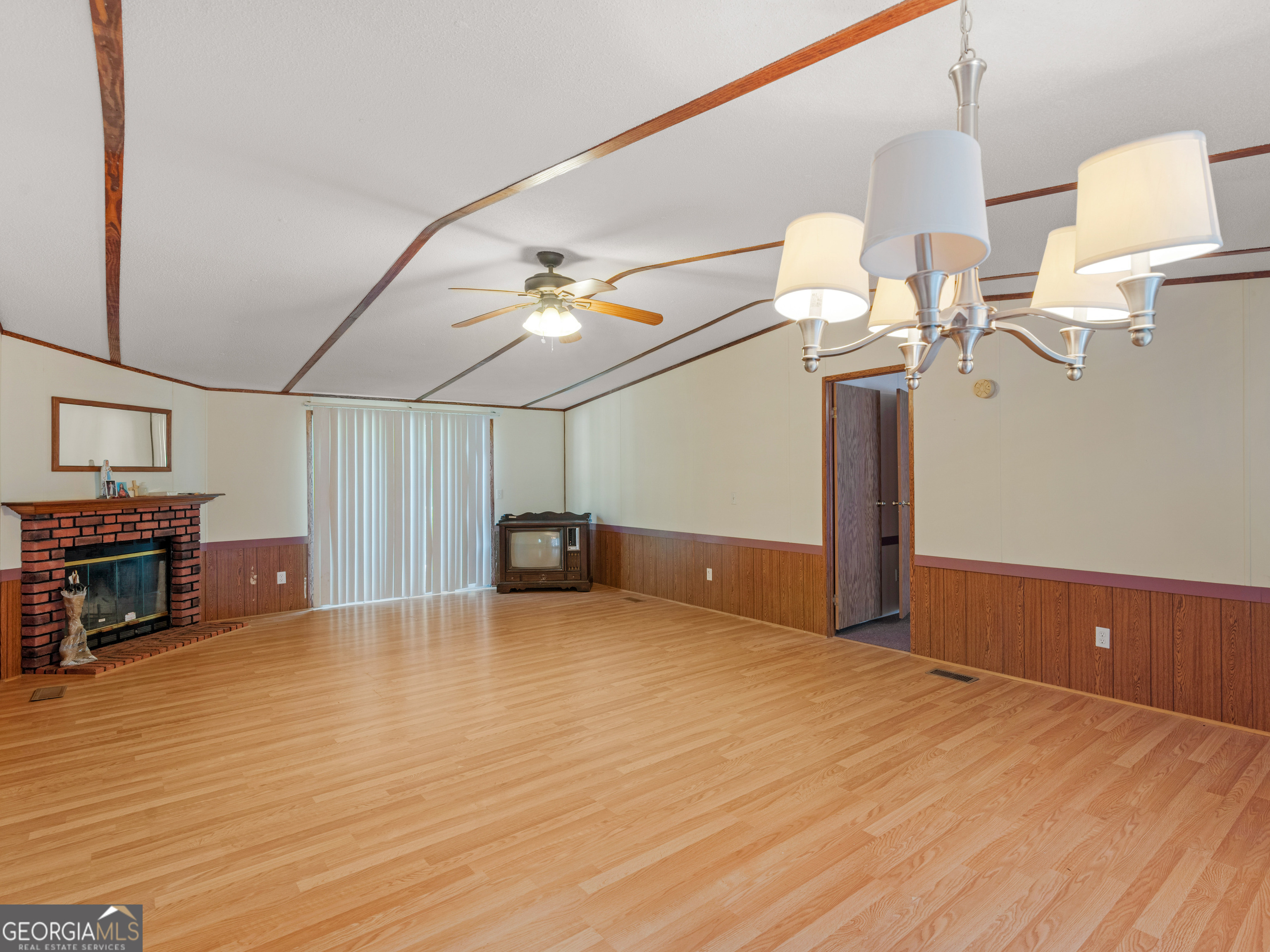 245 Brooks Road Jackson, GA 30233 - Photo 5 of 38