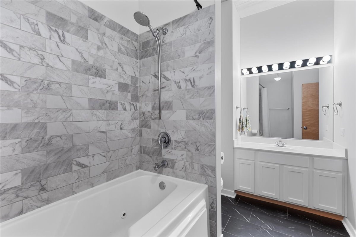 3260 North Clark Street, Unit 306 Chicago, IL 60657 - Photo 16 of 17 a bathroom with a bathtub and a sink