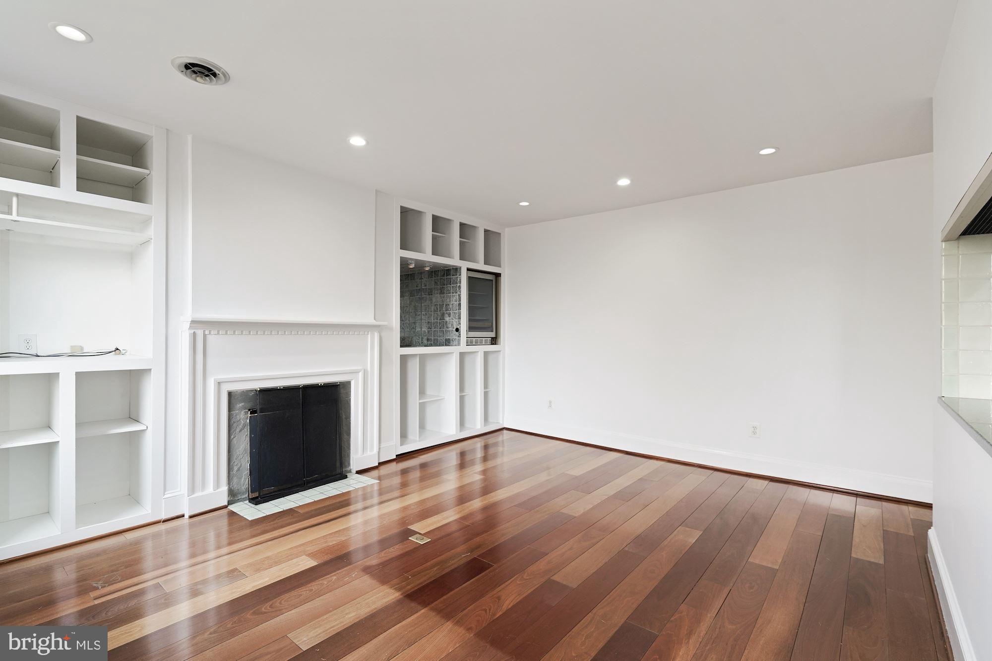 1675 Wisconsin Avenue Northwest Washington, DC 20007 - Photo 14 of 36 Living Room