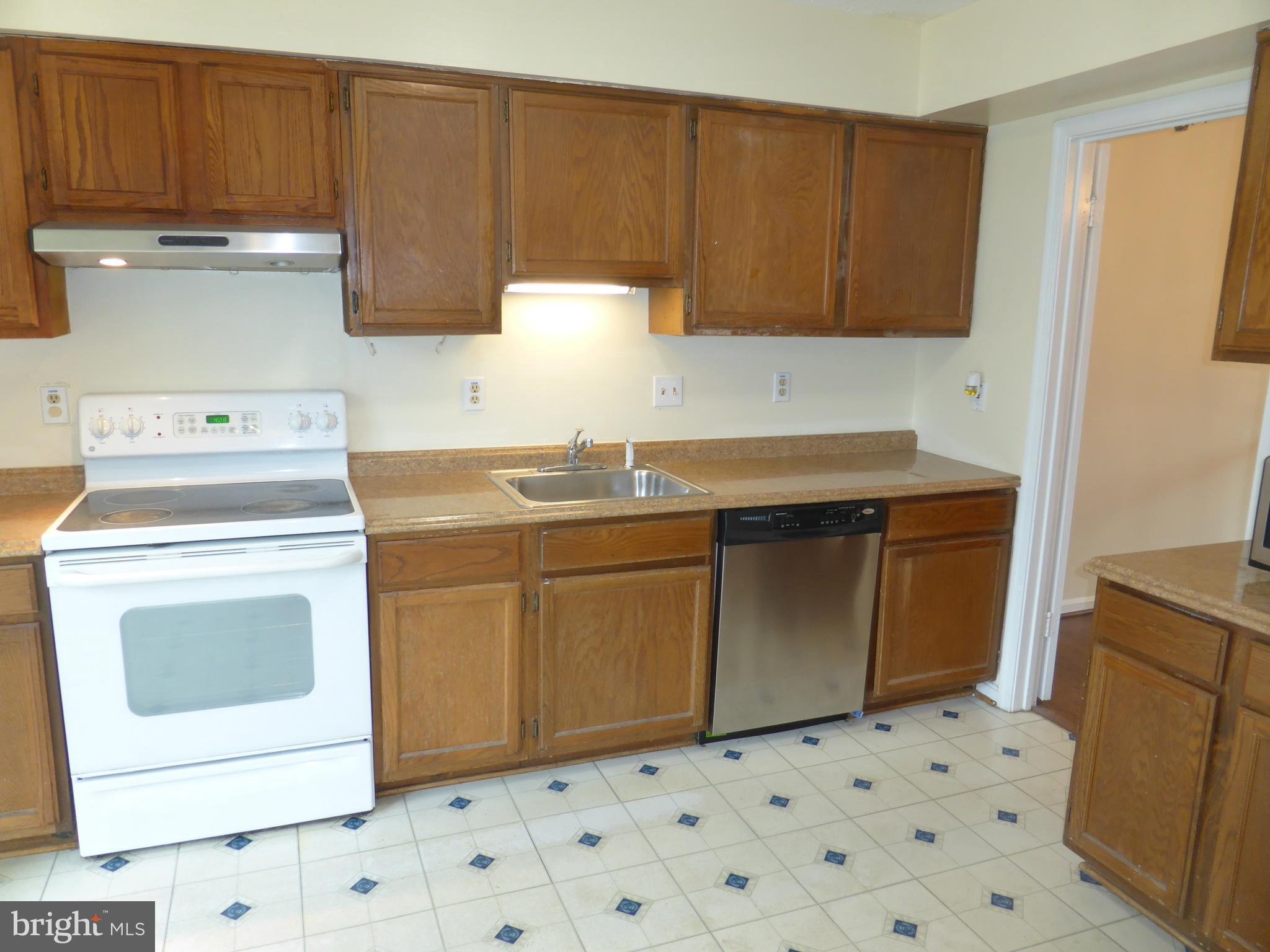 7326 Stream Way Springfield, VA 22152 - Photo 5 of 20 Kitchen