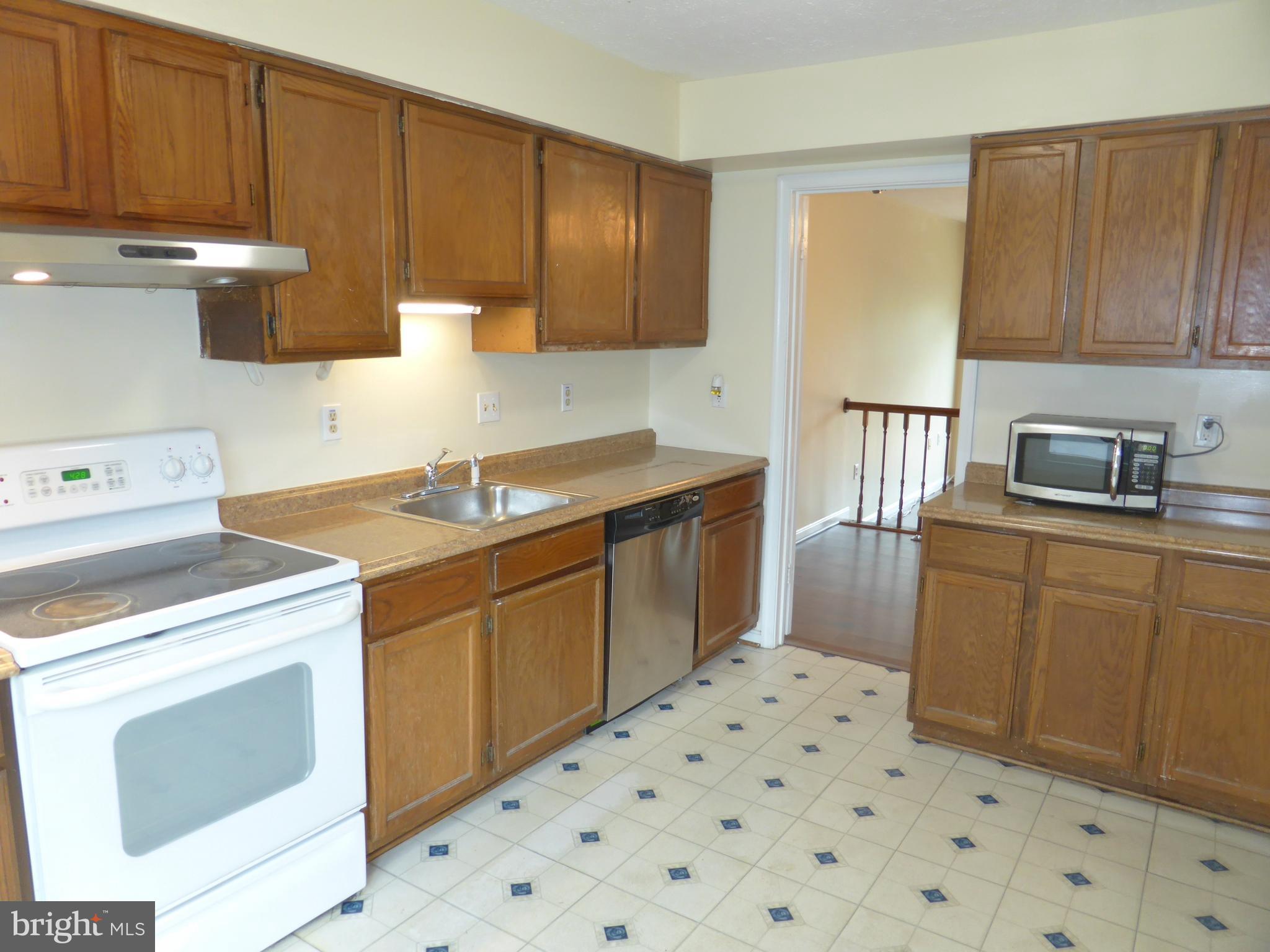 7326 Stream Way Springfield, VA 22152 - Photo 6 of 20 Kitchen