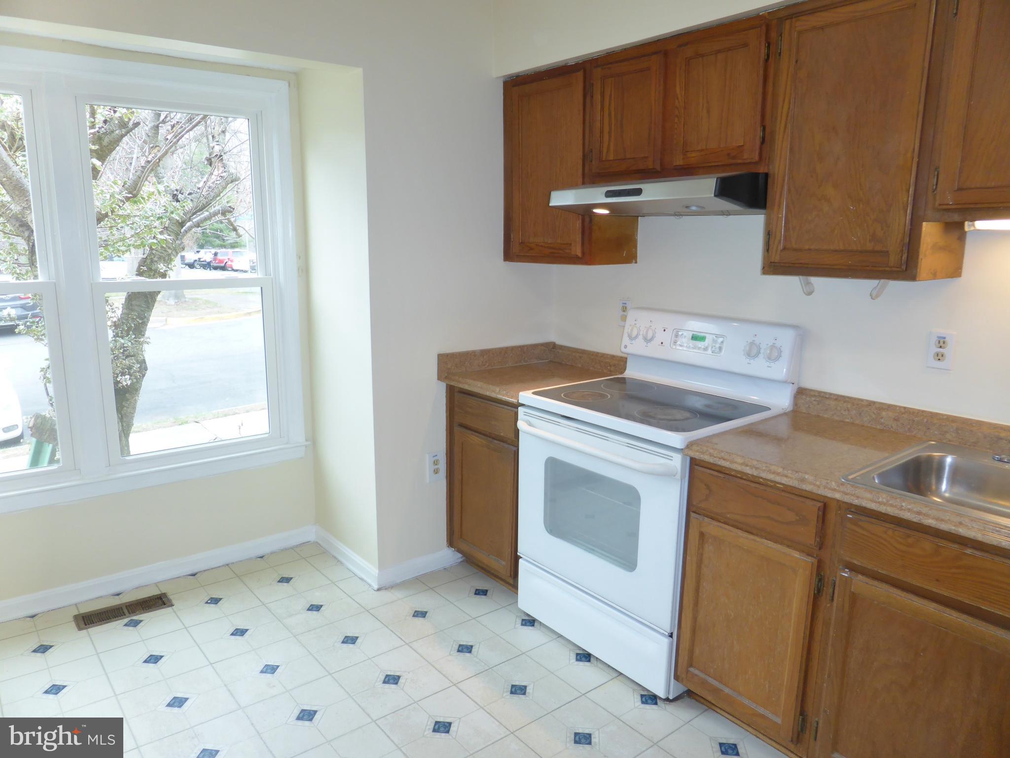 7326 Stream Way Springfield, VA 22152 - Photo 7 of 20 Kitchen