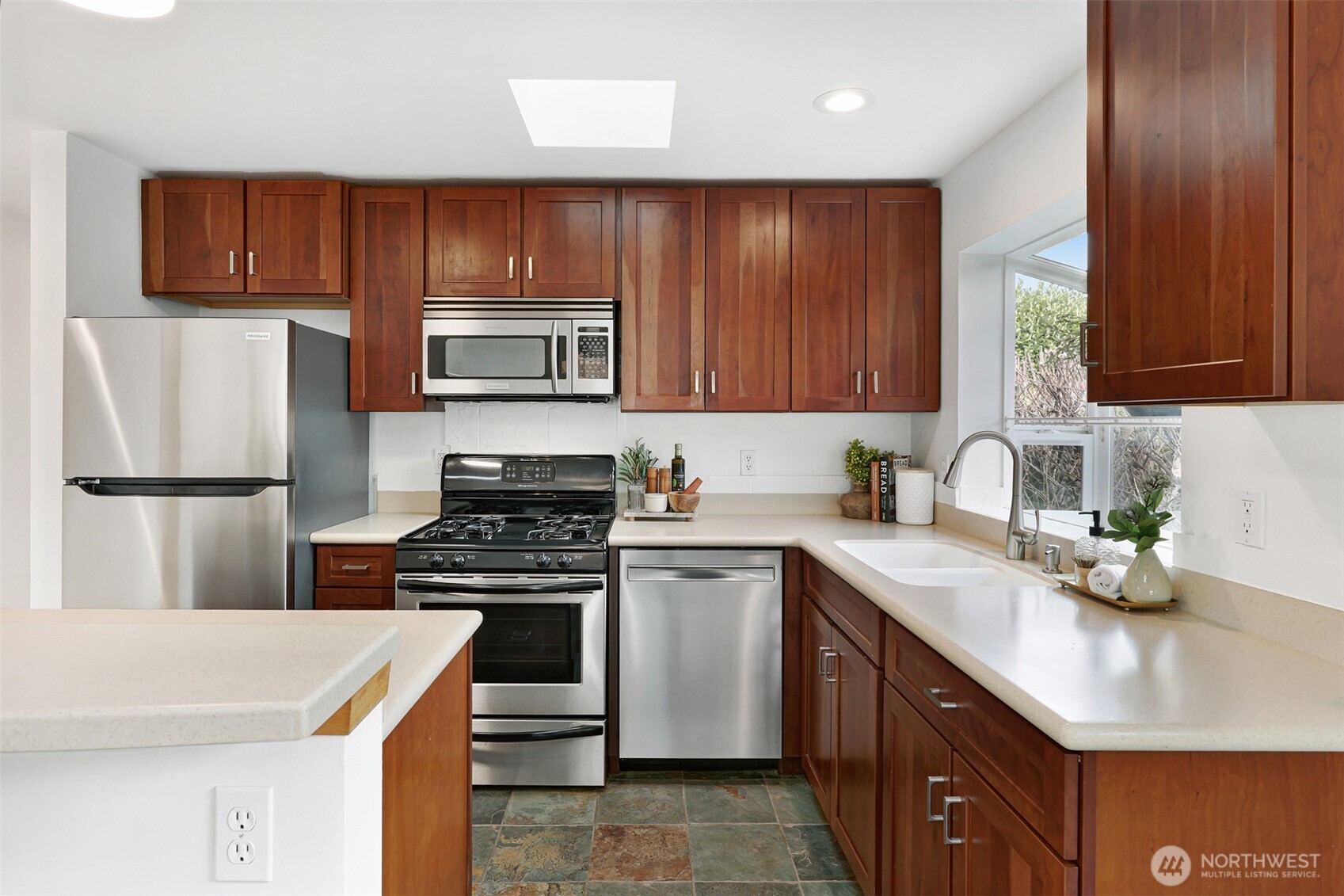 622 Northwest 75th Street Seattle, WA 98117 - Photo 12 of 22