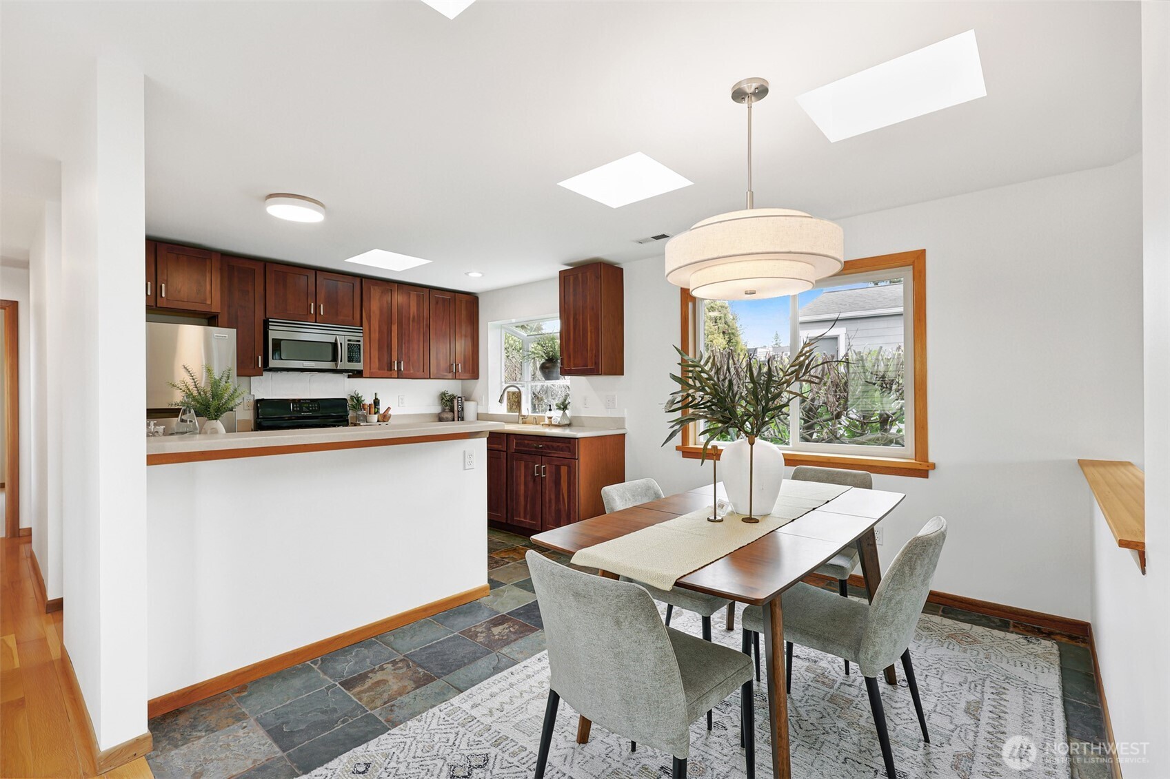 622 Northwest 75th Street Seattle, WA 98117 - Photo 10 of 22