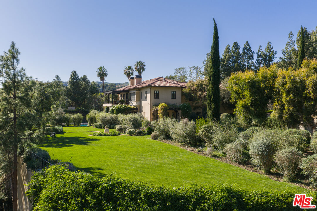 13058 Rivers Road Los Angeles, CA 90049 - Photo 10 of 16