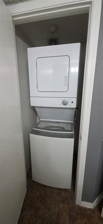 18333 Roehampton Drive, Unit 928 Dallas, TX 75252 - Photo 10 of 20 a utility room with washer and dryer