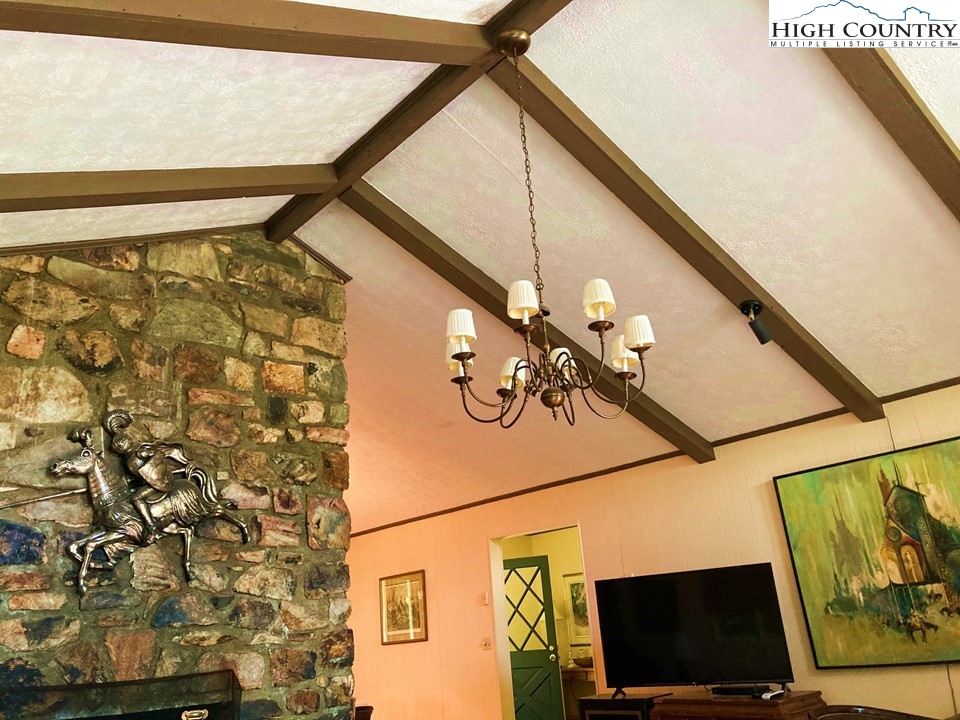 693 Skiview Road Seven Devils, NC 28604 - Photo 6 of 30 Gallery Image 6