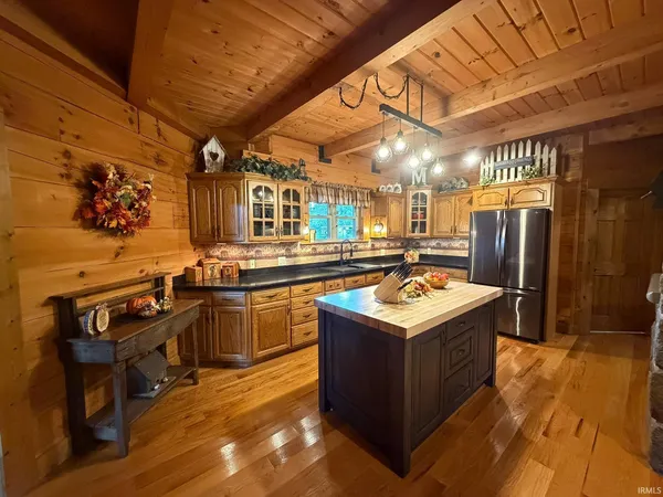 $1,574,900 | 6903 East State Road 58, Owensburg, IN 47453