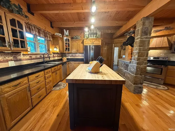 $1,574,900 | 6903 East State Road 58, Owensburg, IN 47453