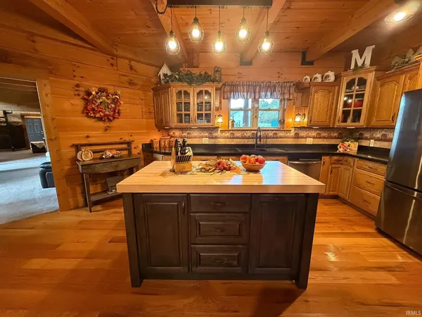 $1,574,900 | 6903 East State Road 58, Owensburg, IN 47453