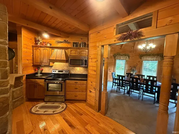 $1,574,900 | 6903 East State Road 58, Owensburg, IN 47453