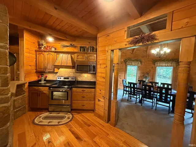 $1,650,000 | 6903 East State Road 58, Owensburg, IN 47453