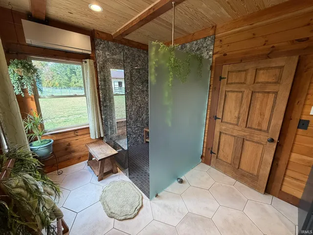 $1,650,000 | 6903 East State Road 58, Owensburg, IN 47453