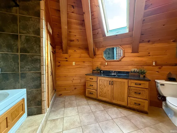 $1,574,900 | 6903 East State Road 58, Owensburg, IN 47453