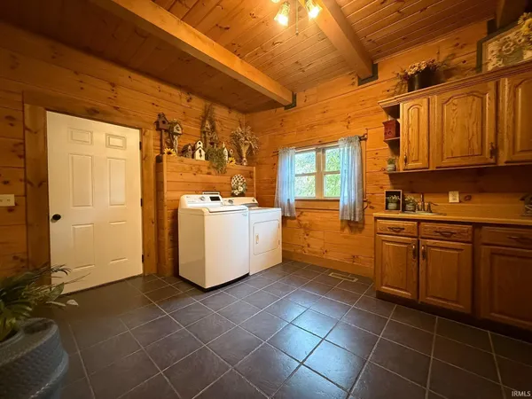 $1,574,900 | 6903 East State Road 58, Owensburg, IN 47453