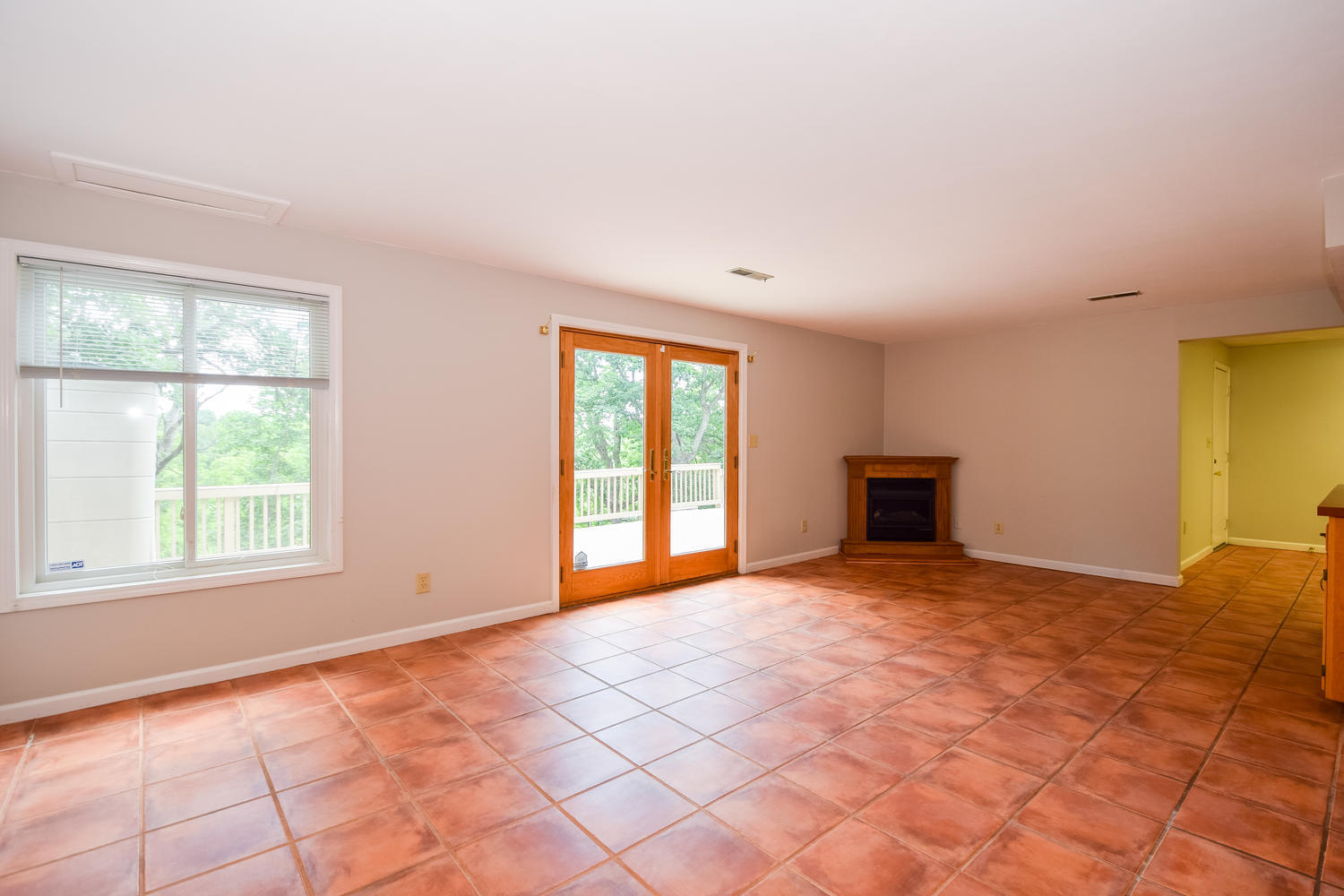 3337 One Oak Road Roanoke, VA 24018 - Photo 14 of 31 3337 One Oak Rd Cave Spring VA-large-014