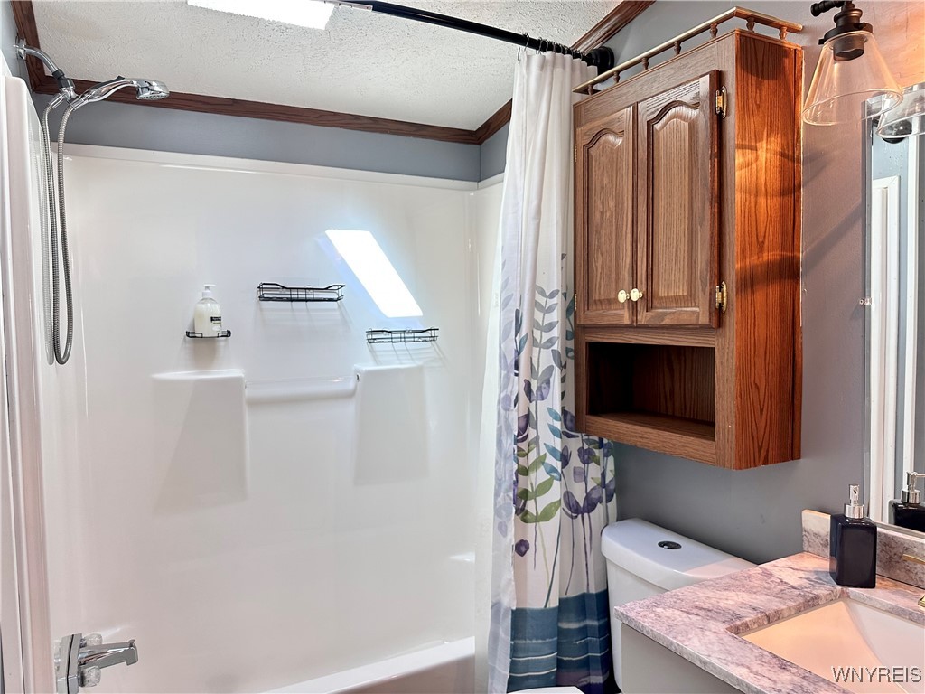 52 Calla Way Cheektowaga, NY 14043 - Photo 14 of 21 Bathroom