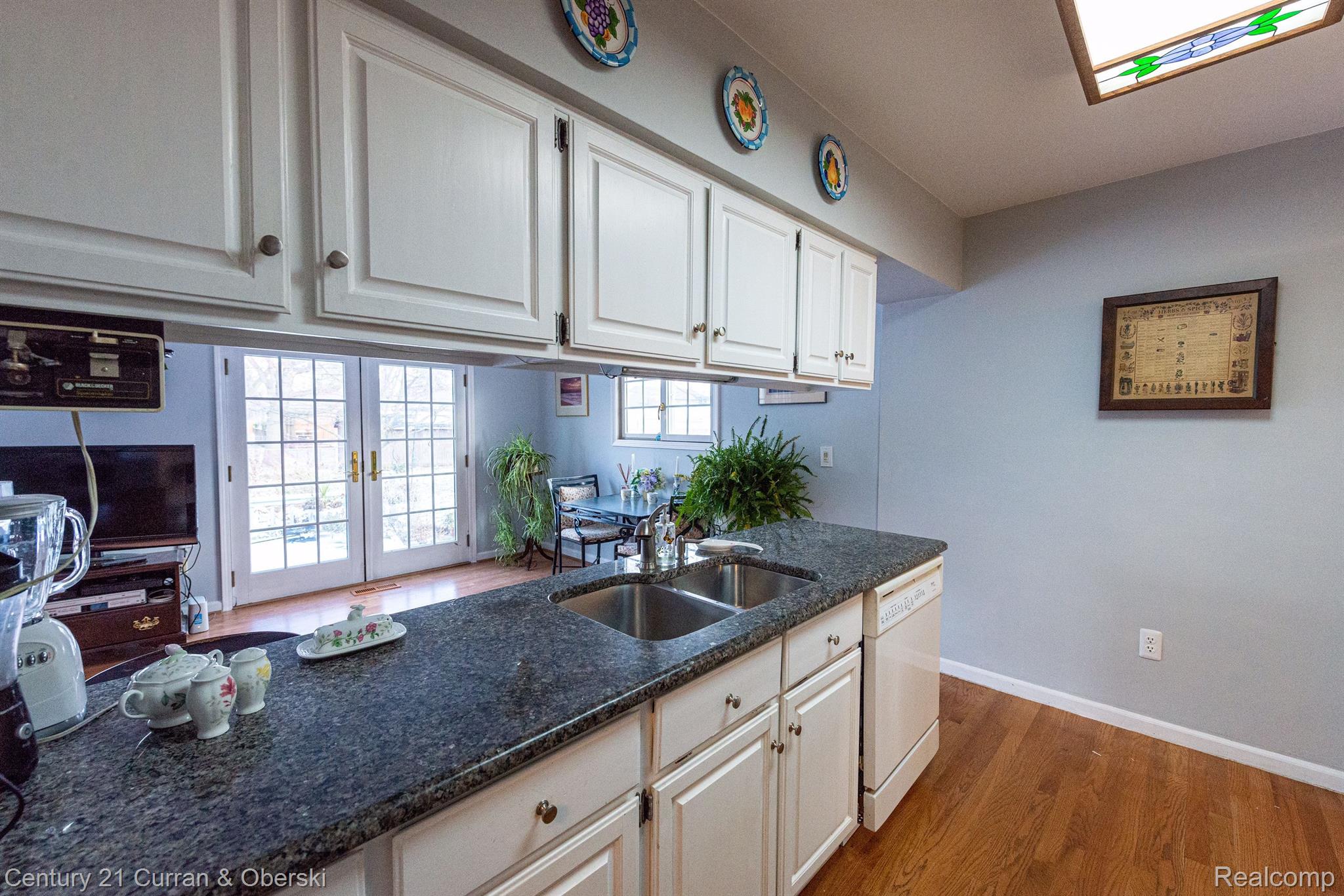 4214 Normandy Road Royal Oak, MI 48073 - Photo 4 of 33 Gallery Image 4