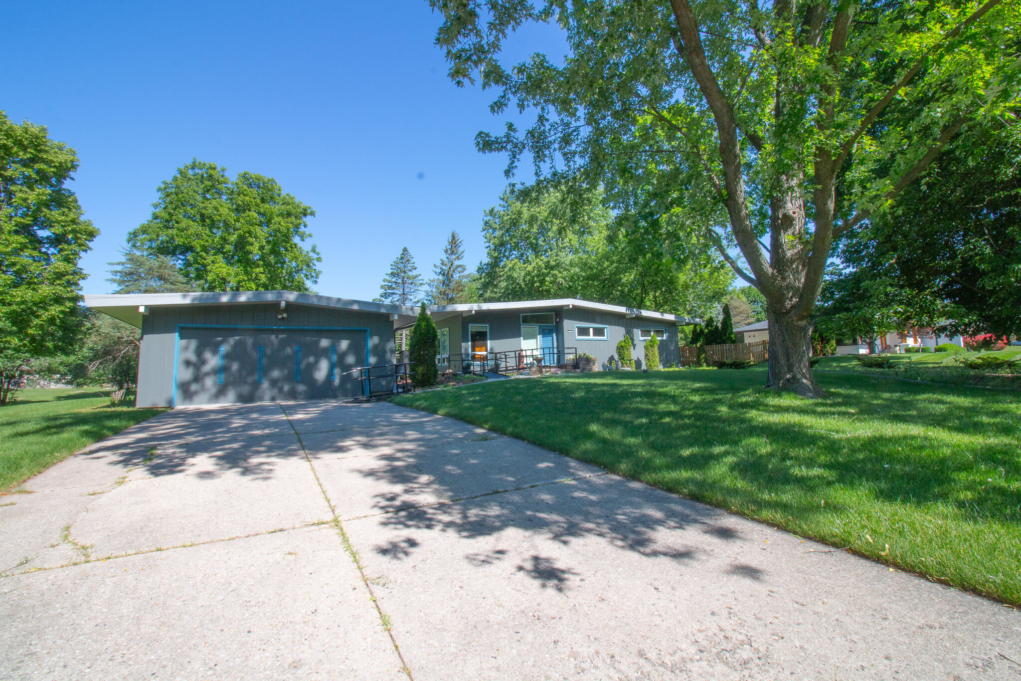 3325 Wilshire Road Brookfield, WI 53045 - Photo 2 of 13 IMG_1854