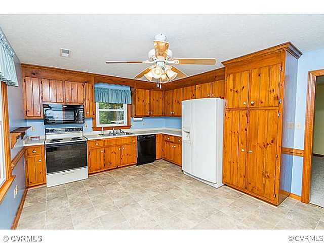 3484 Manfield Road Aylett, VA 23009 - Photo 5 of 16 Kitchen