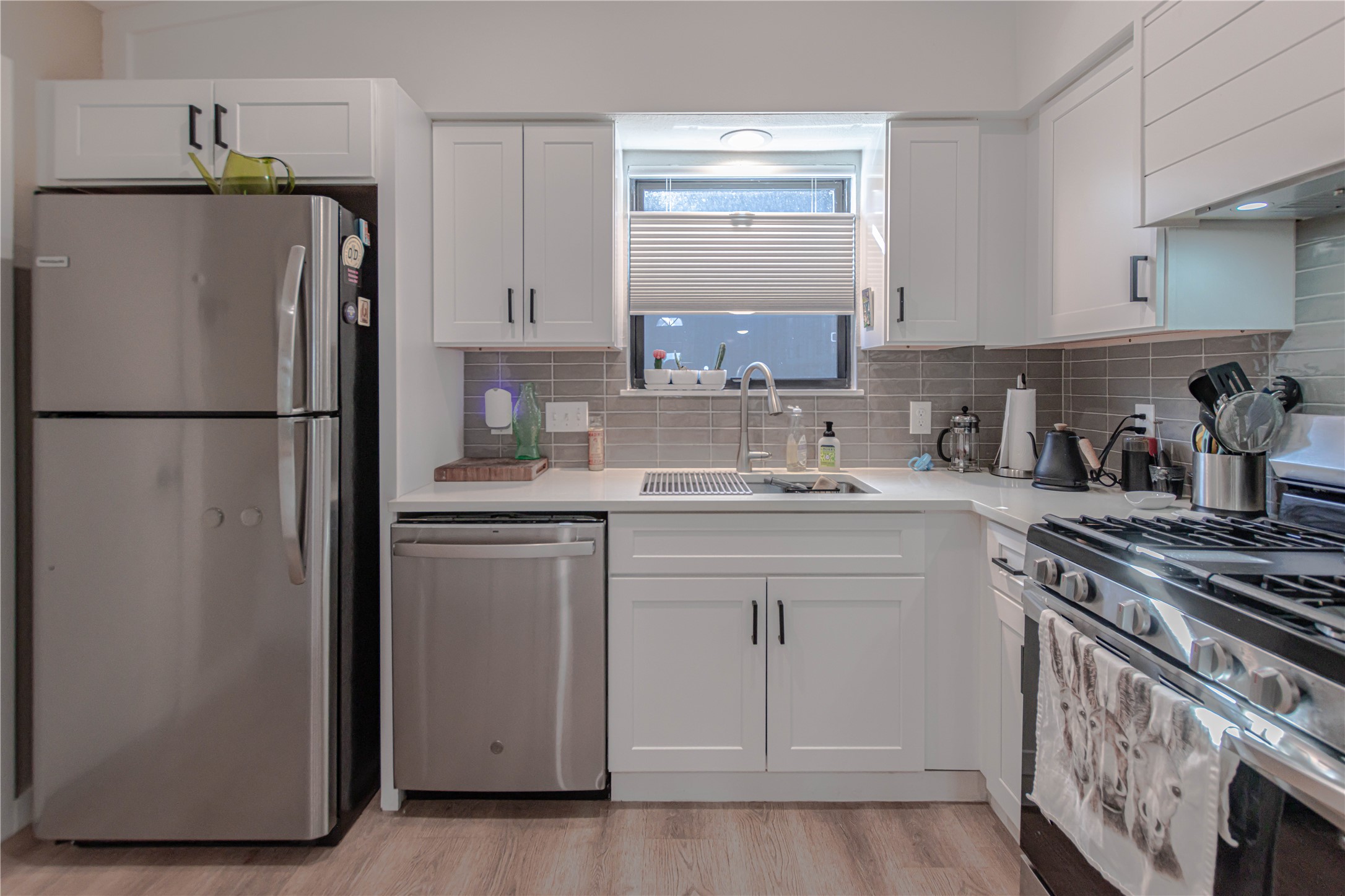 1622 Cattle Trail Austin, TX 78748 - Photo 10 of 22 a kitchen with a refrigerator sink stove and cabinets