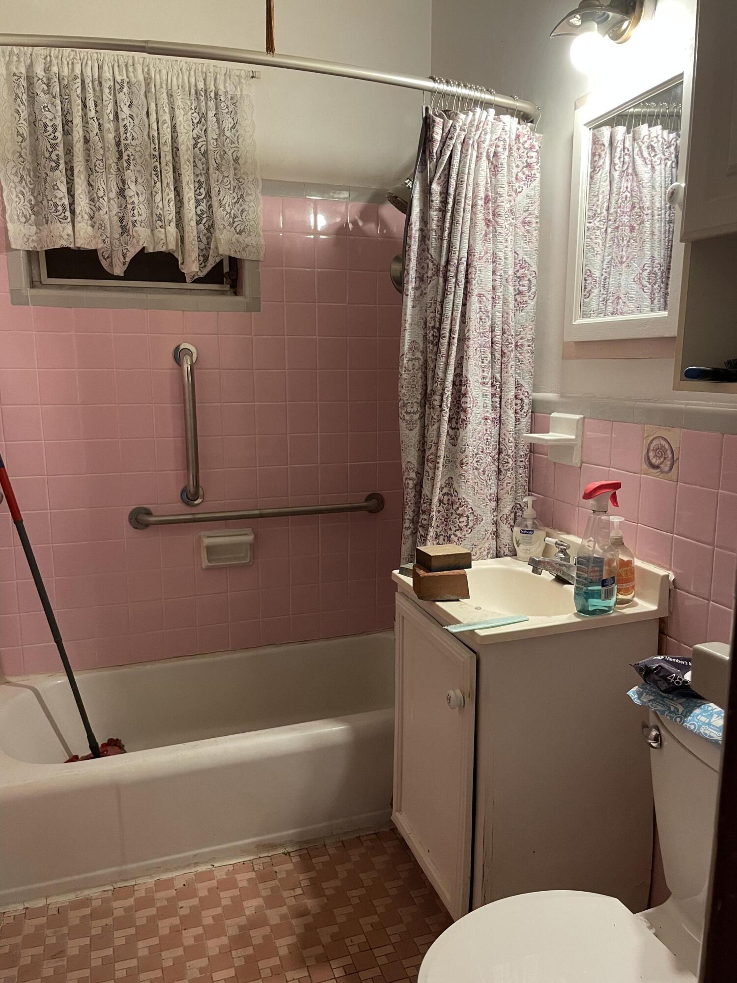 1716 Laird Street Key West, FL 33040 - Photo 19 of 32 a bathroom with a sink a toilet and tub
