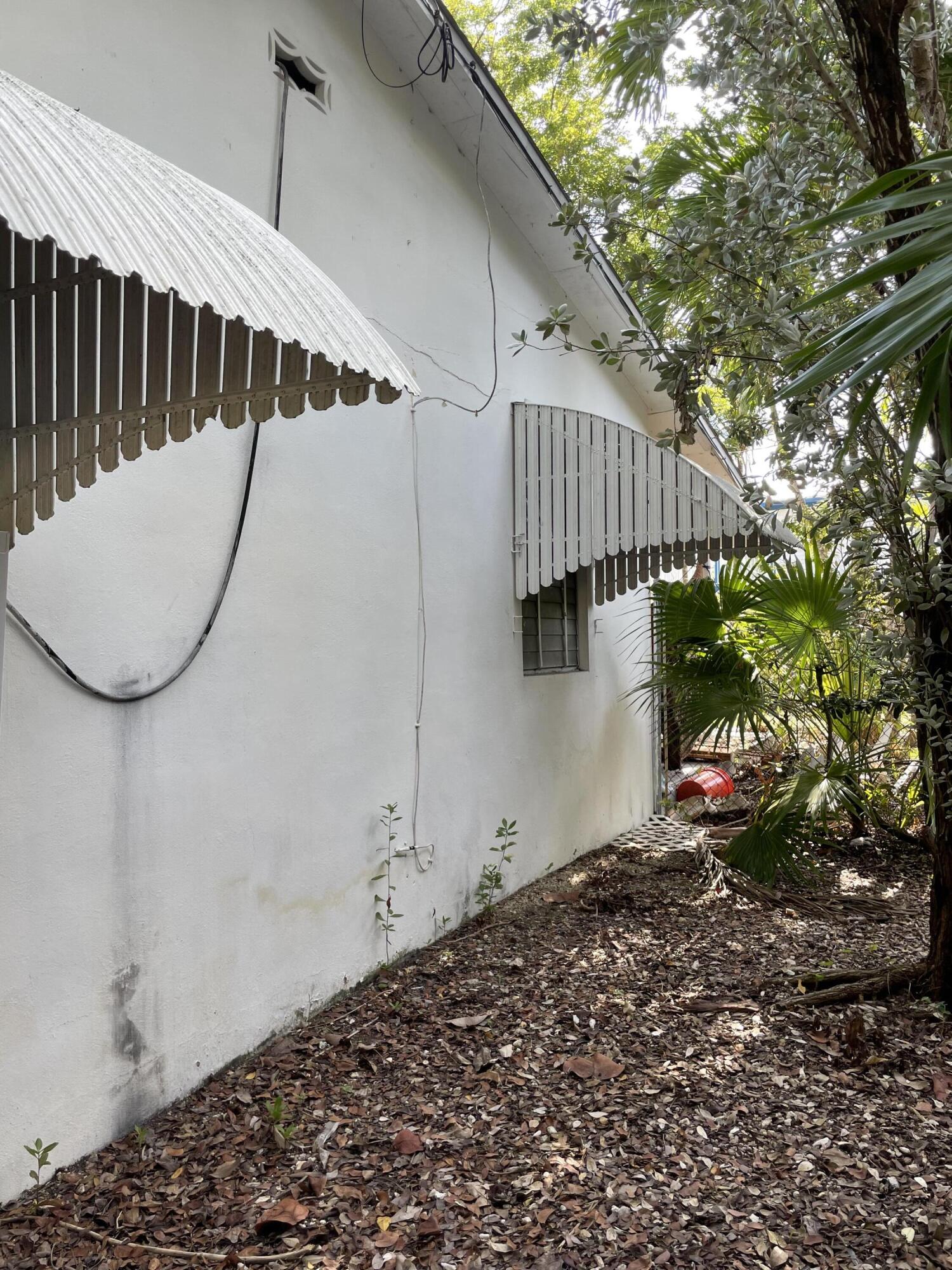 1716 Laird Street Key West, FL 33040 - Photo 27 of 32 a backyard of a house