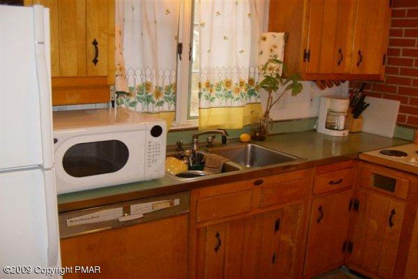 430 Quentin Road Stroudsburg, PA 18360 - Photo 2 of 11 Kitchen