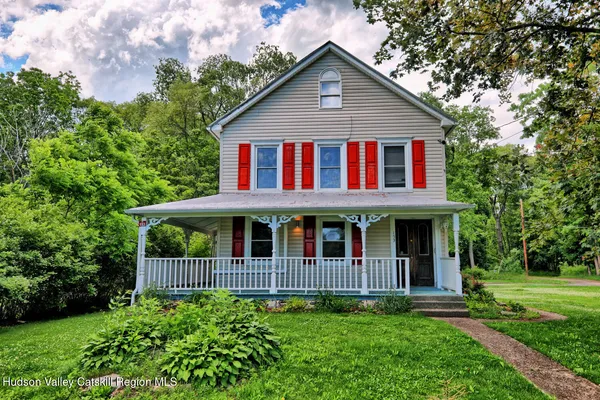 a view of front of house with a yard