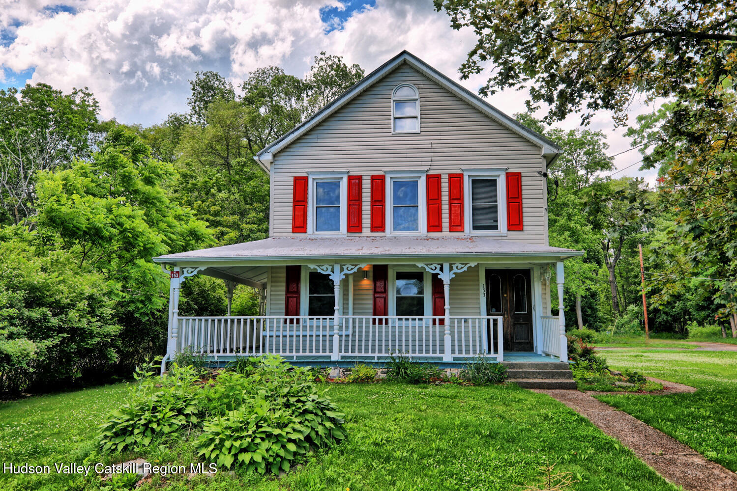 a view of front of house with a yard