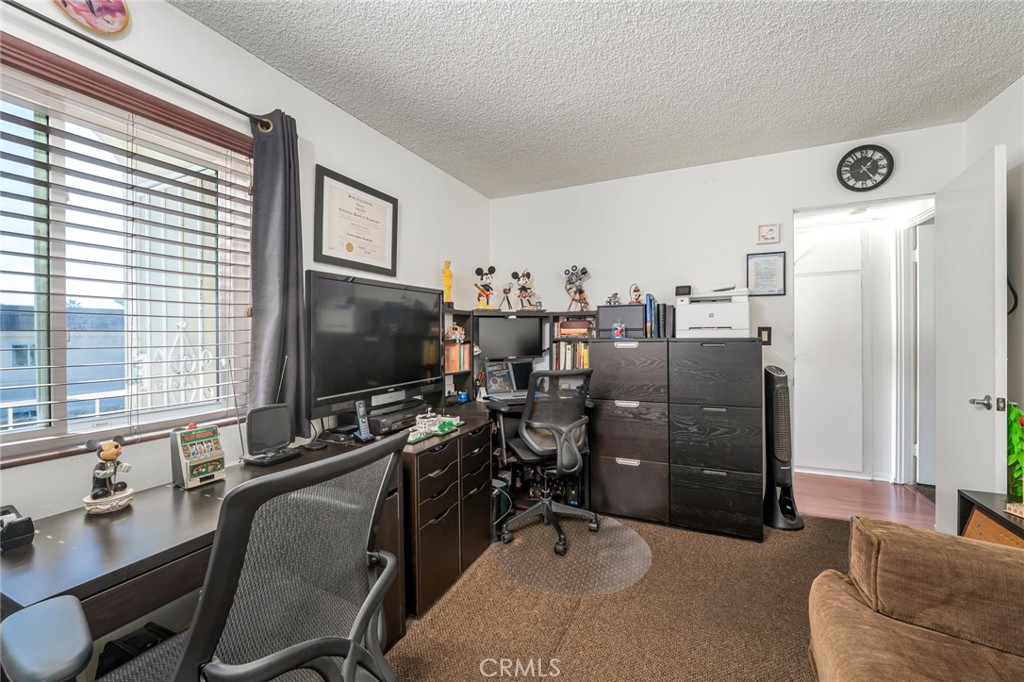 2100 2nd Street, Unit 505 Long Beach, CA 90803 - Photo 23 of 34 Second Bedroom currently being used as an office